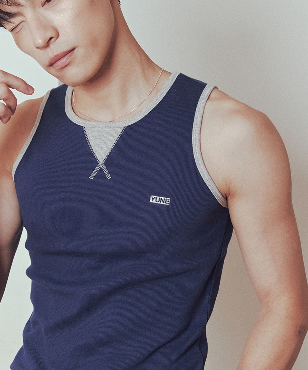 유네(YUNE) Hitch Sleeveless_[Navy]
