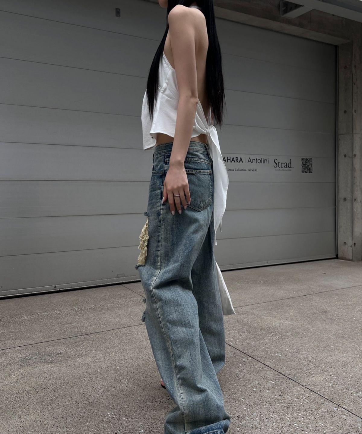 이네기(INEGI) Open Back Ladder Blouse (white)