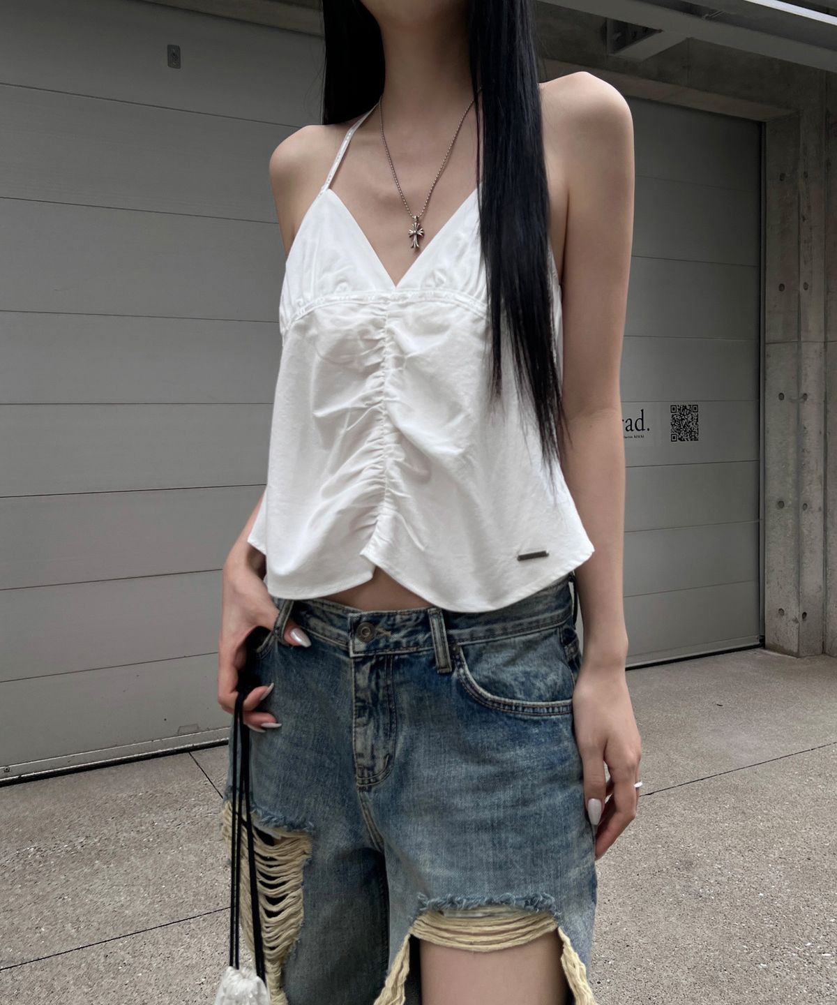 이네기(INEGI) Open Back Ladder Blouse (white)