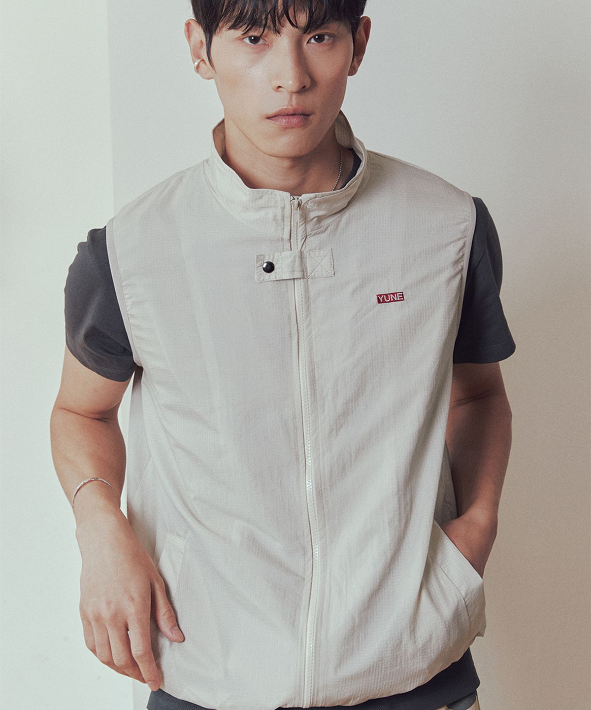 유네(YUNE) Air Shell Zip Vest_[Ivory]