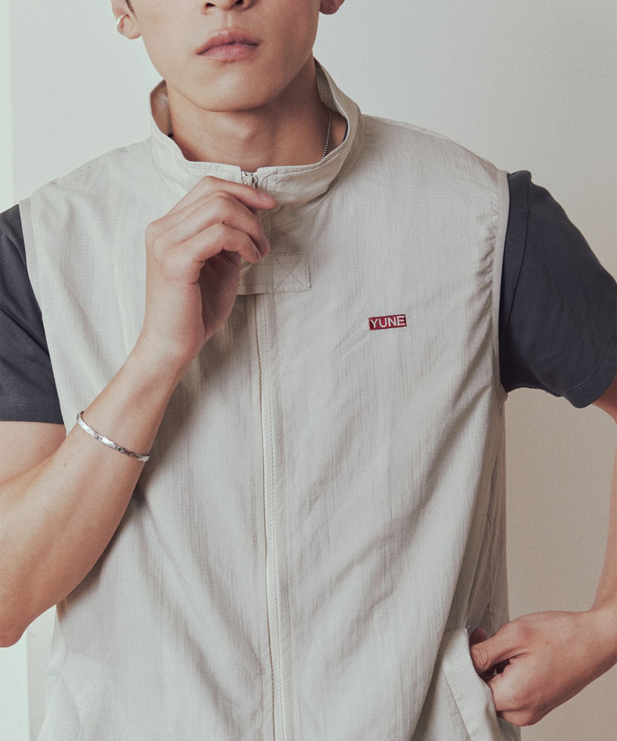 유네(YUNE) Air Shell Zip Vest_[Ivory]