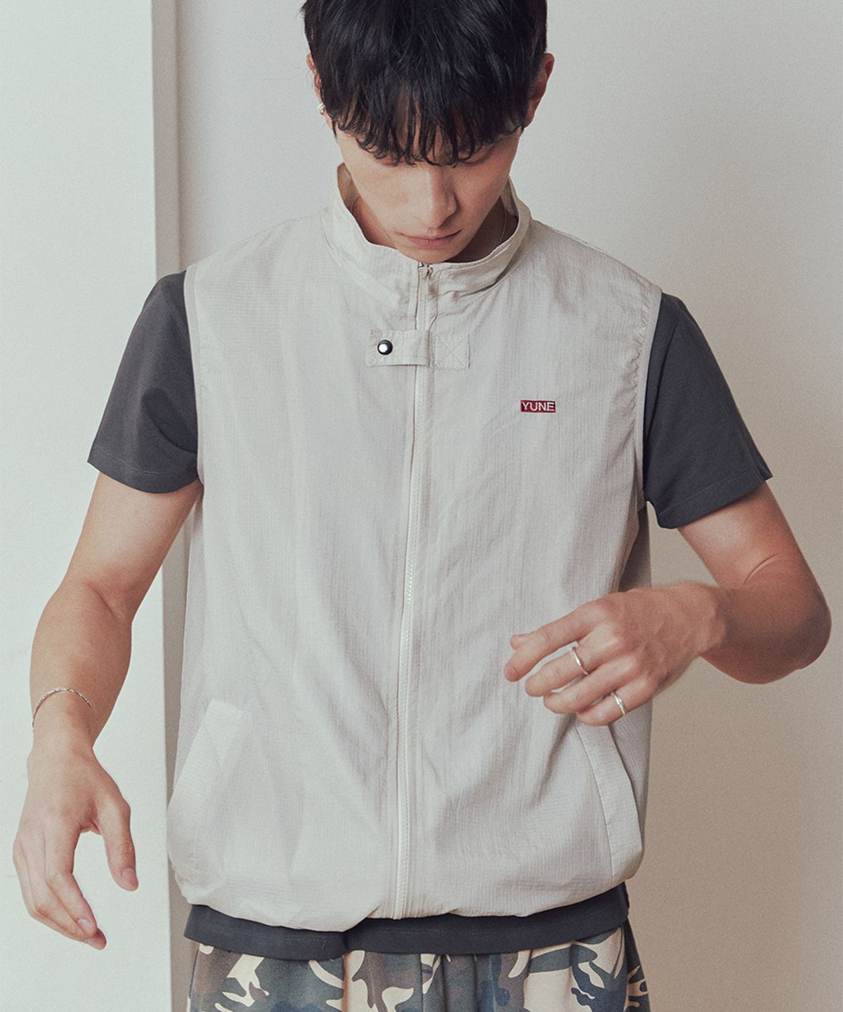 유네(YUNE) Air Shell Zip Vest_[Ivory]