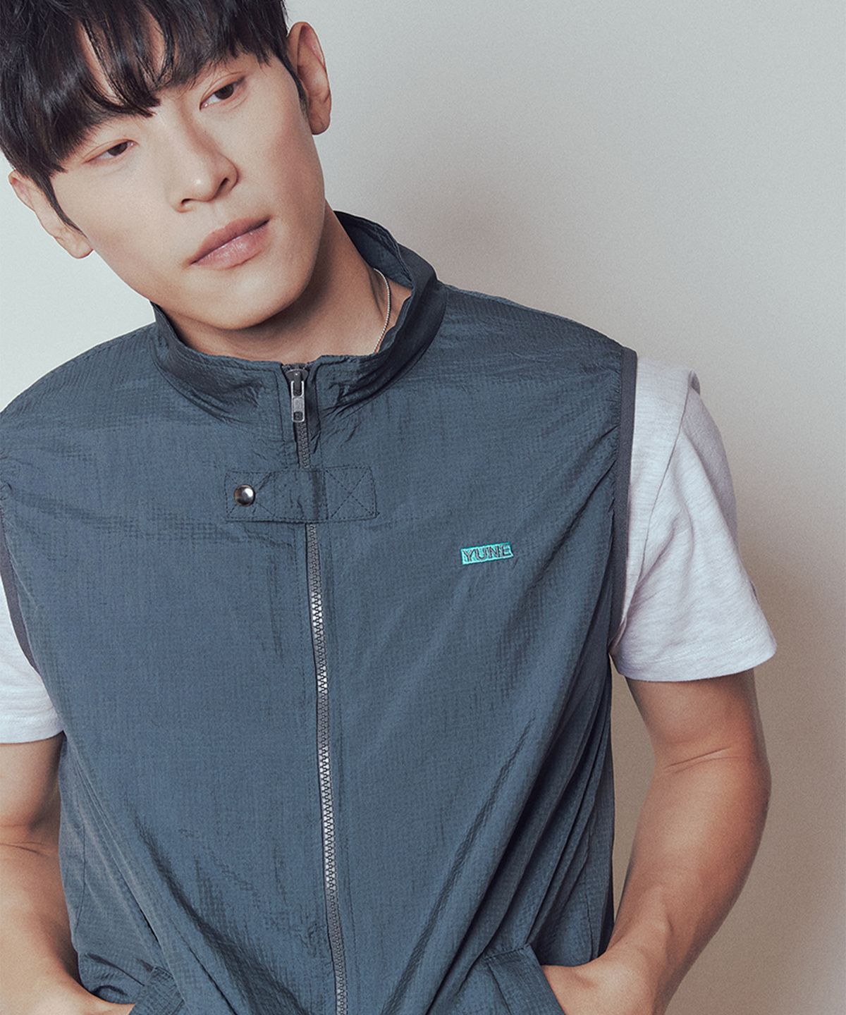 유네(YUNE) Air Shell Zip Vest_[Charcoal]