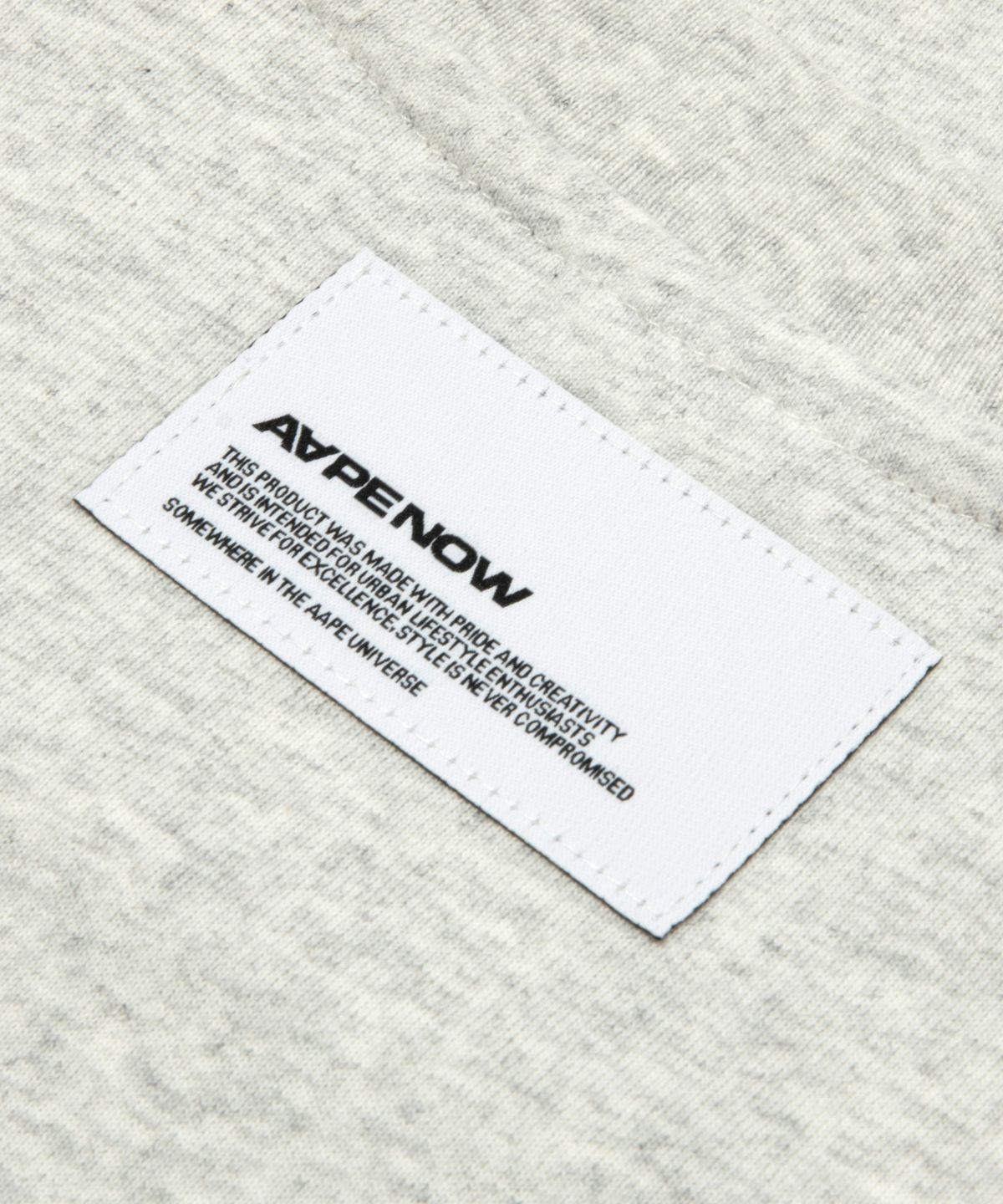 에이프(AAPE) AAPENOW AAPE 하트 롱슬리브 티셔츠 라이트 그레이 / AAPLTM1815XAQWH2