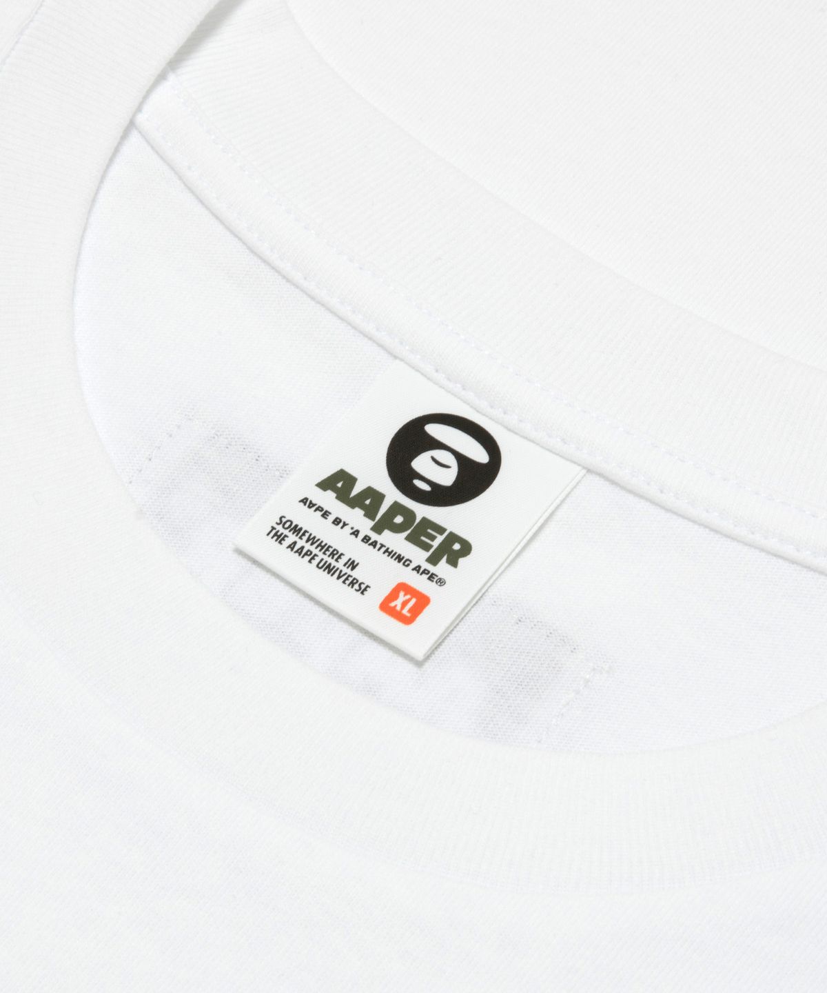에이프(AAPE) AAPER 그래픽 롱슬리브 티셔츠 화이트 / AAPLTM1820XXQWHX