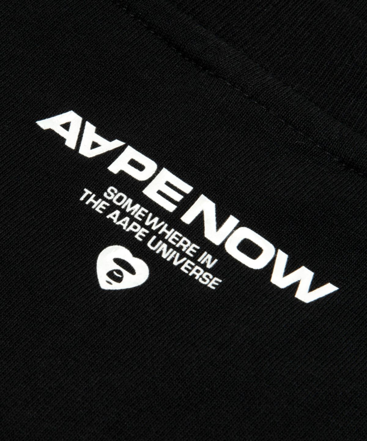 에이프(AAPE) AAPENOW 하트 문페이스 로고 티셔츠 블랙 / AAPTEM1807XXQBKX