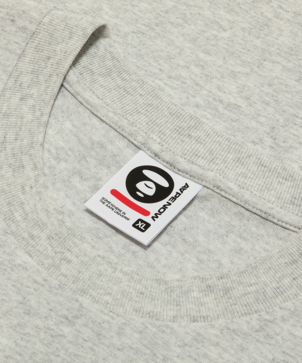 에이프(AAPE) AAPENOW 하트 문페이스 로고 티셔츠 라이트 그레이 / AAPTEM1807XAQWH2