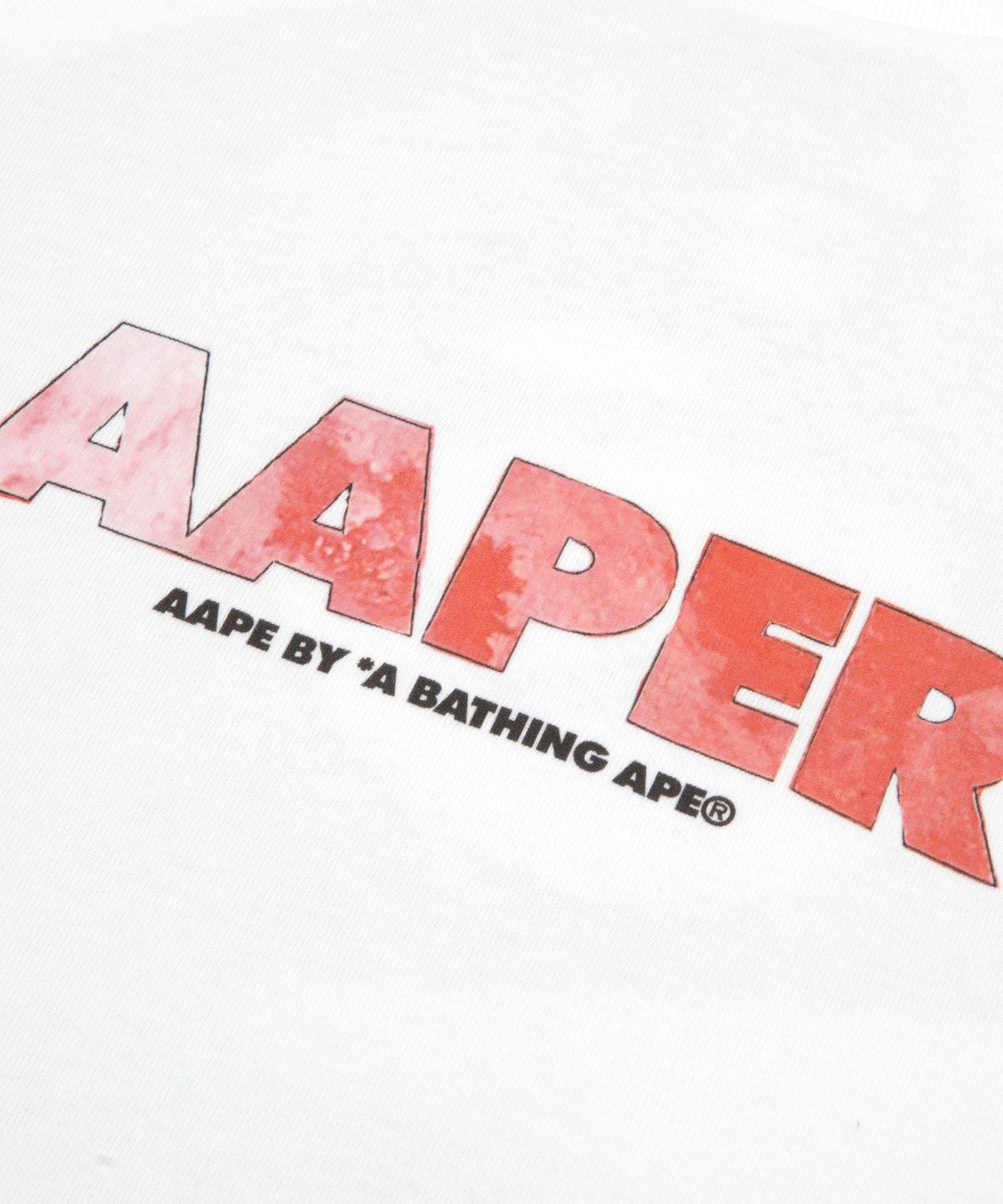 에이프(AAPE) AAPER 그래픽 티셔츠 화이트 / AAPTEM1821XXQWHX