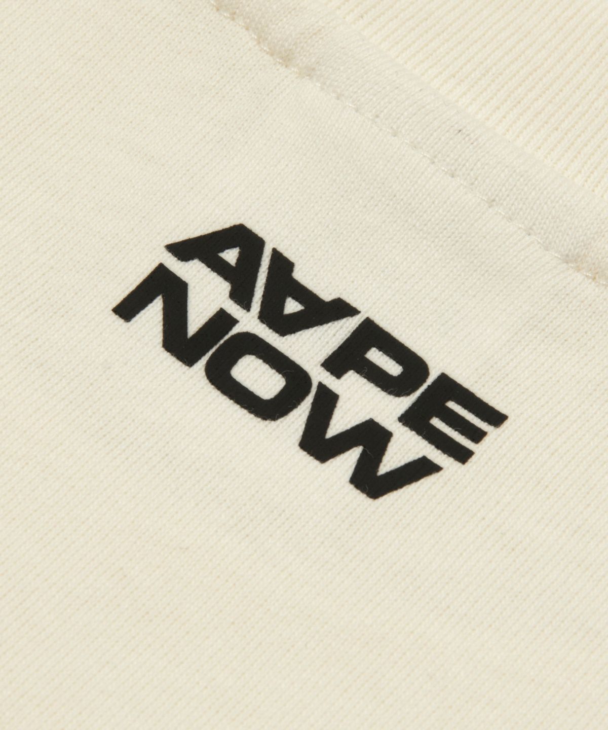 에이프(AAPE) AAPENOW 문페이스 티셔츠 아이보리 / AAPTEM1808XXQIVA