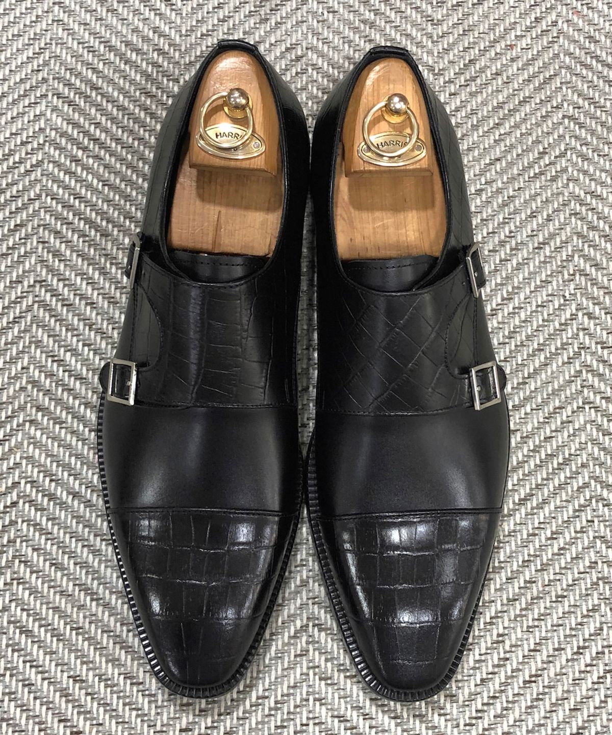 조앤슈(JOENSHOE) 르누아르 투톤 몽크스트랩 와니블랙