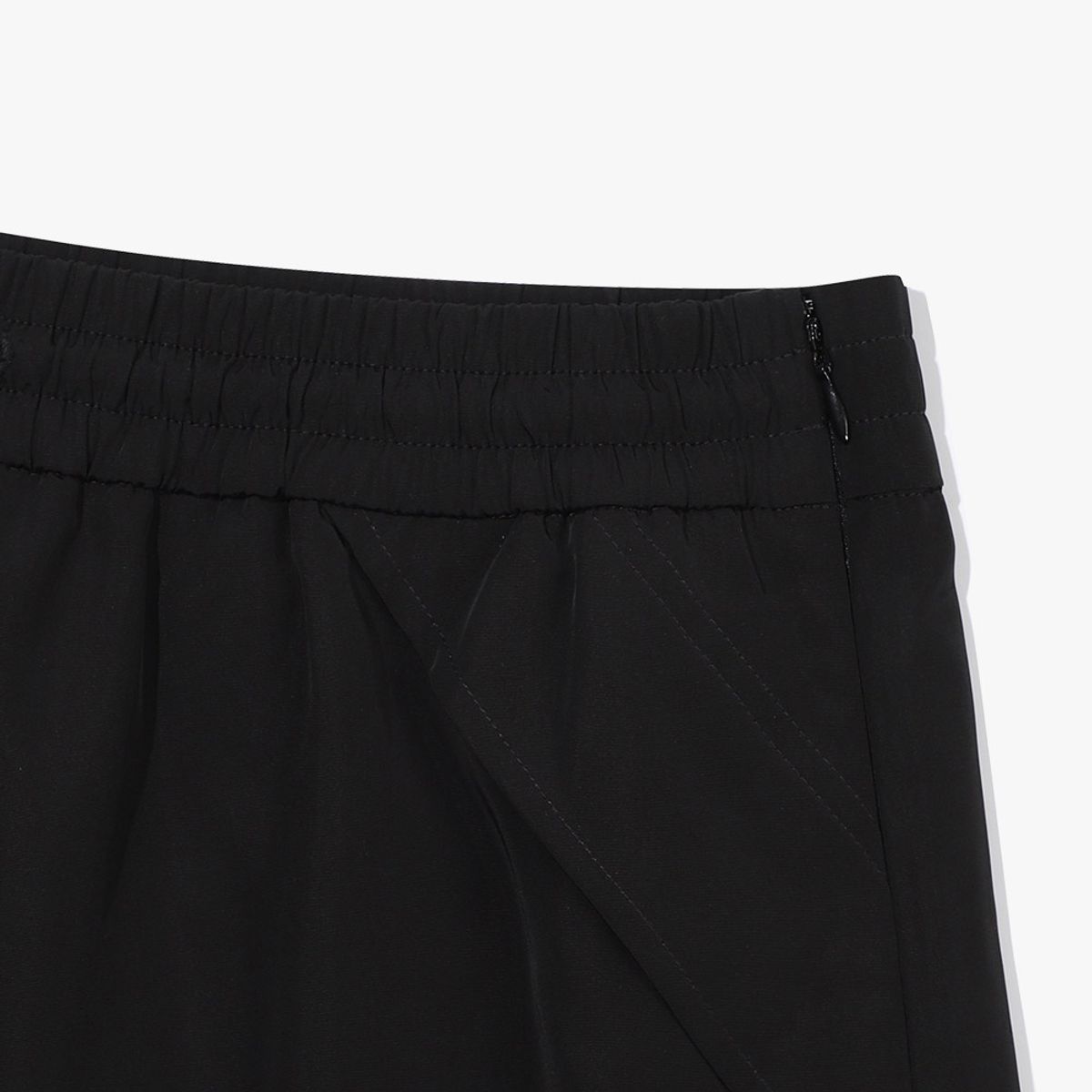 디아도라(diadora) 스트링 포인트 우븐 스커트 BLACK