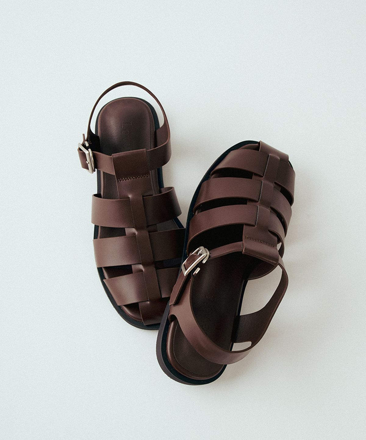 르브제(LEVEJE) Mare Fisherman Sandal (Brown)