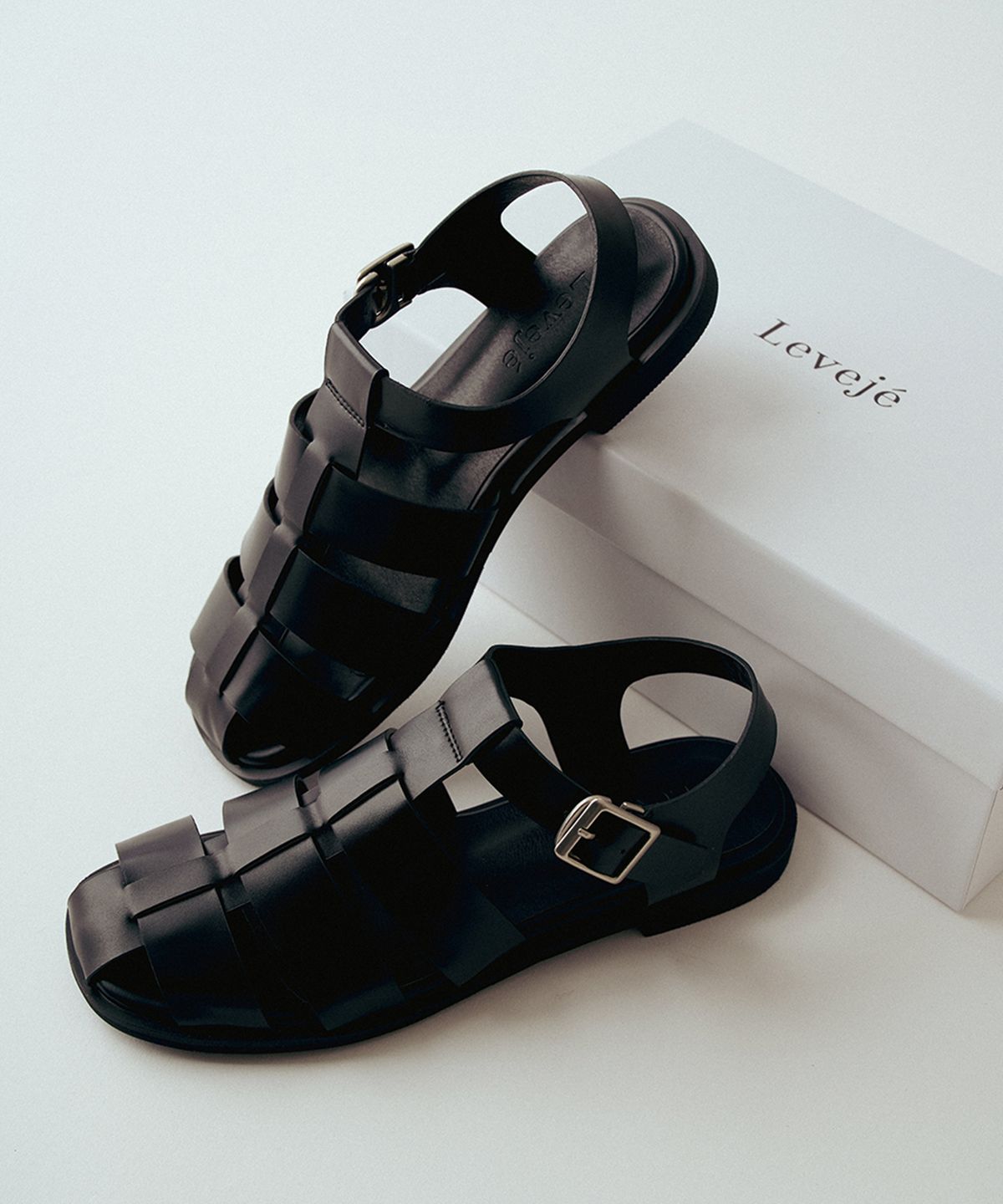 르브제(LEVEJE) Mare Fisherman Sandal (Black)