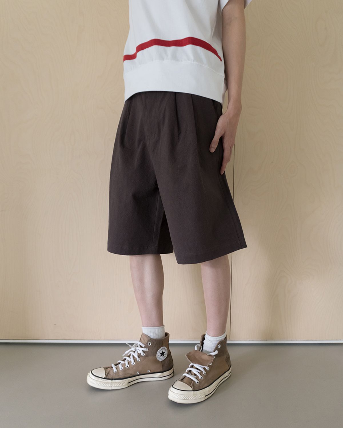 사일런트실러블(SILENTSYLLABLE) Double tuck crinkle shorts / Walnut