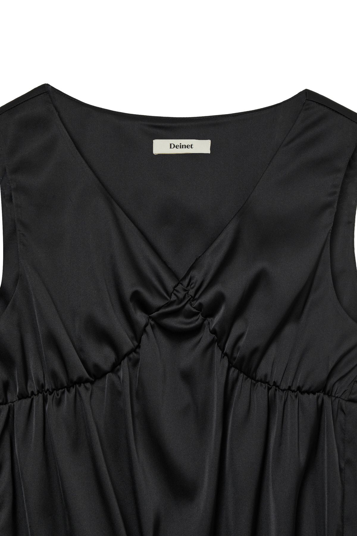 다이닛(DEINET) SATIN SHIRRING SLEEVELESS IN BLACK