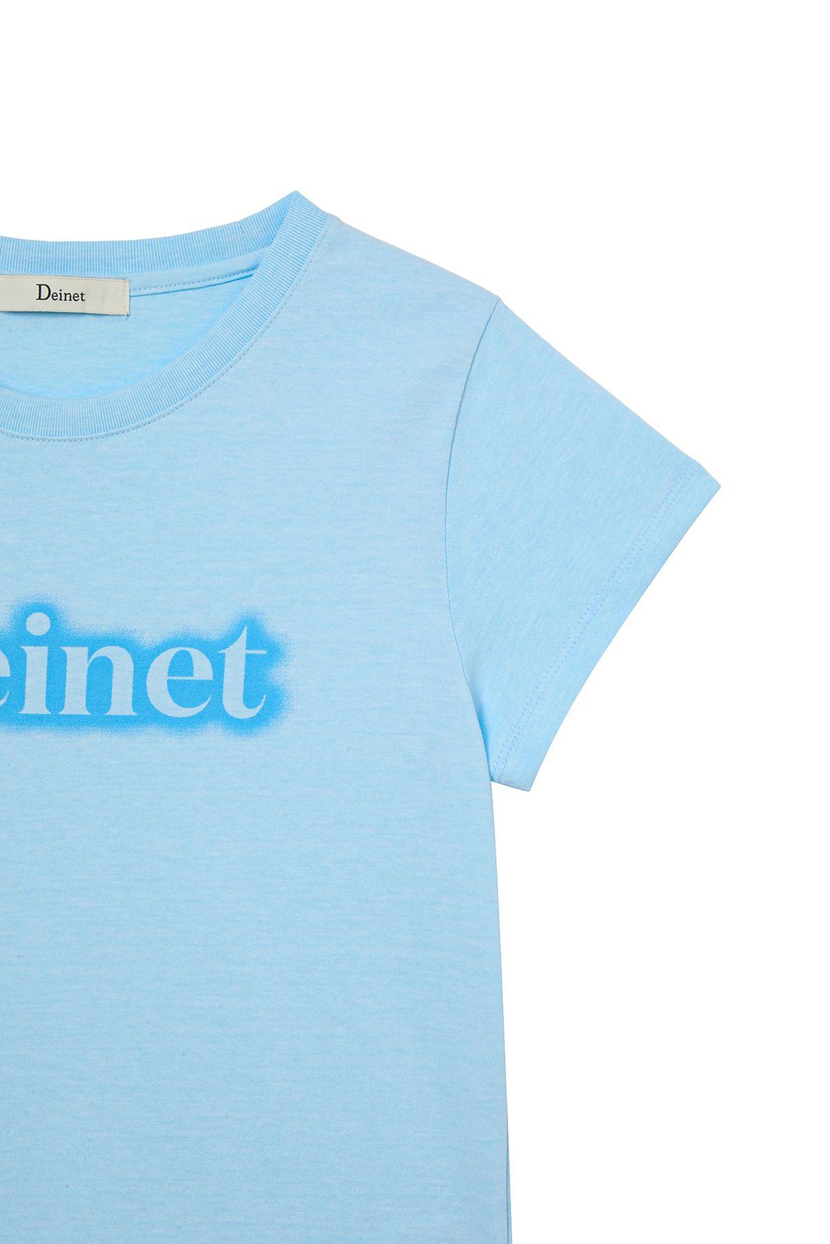 다이닛(DEINET) SPRAY LOGO PIGMENT T-SHIRT IN SKY BLUE
