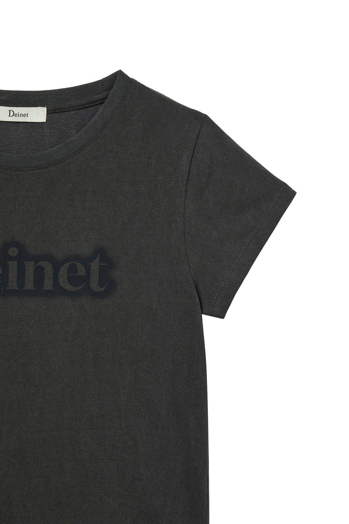 다이닛(DEINET) SPRAY LOGO PIGMENT T-SHIRT IN CHARCOAL