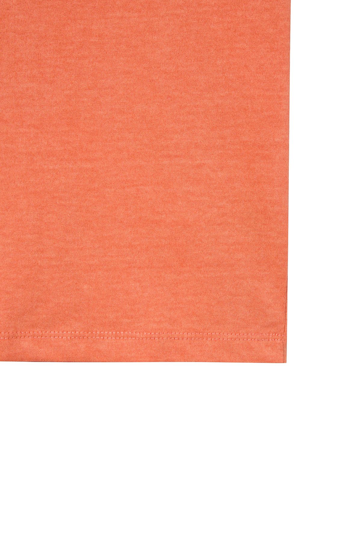 다이닛(DEINET) SPRAY LOGO PIGMENT T-SHIRT IN ORANGE