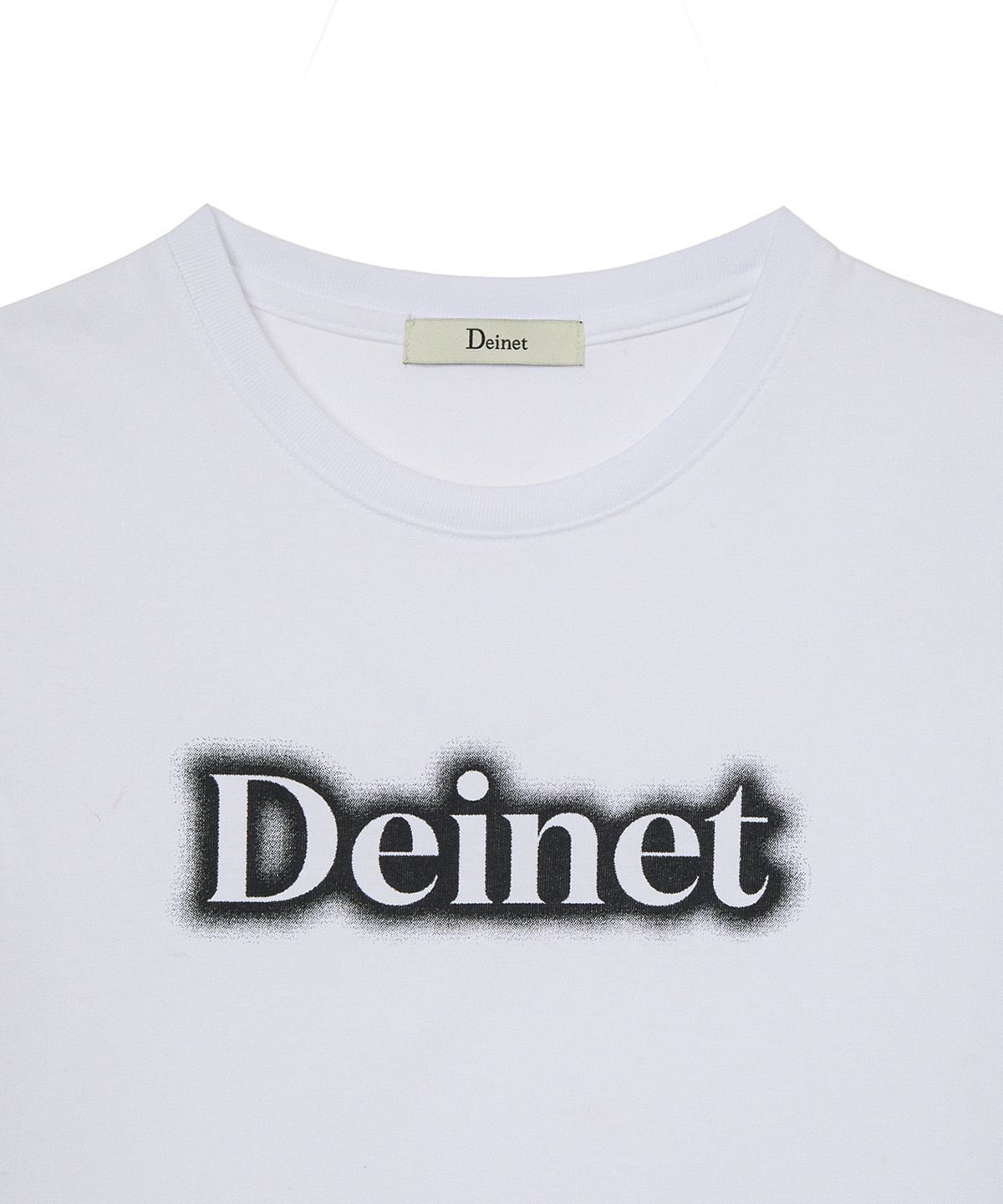다이닛(DEINET) SPRAY LOGO PIGMENT T-SHIRT IN WHITE