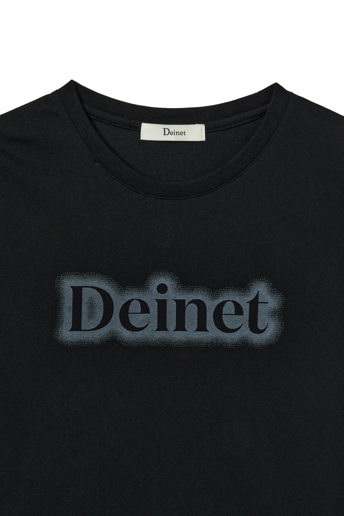 다이닛(DEINET) SPRAY LOGO PIGMENT T-SHIRT IN BLACK