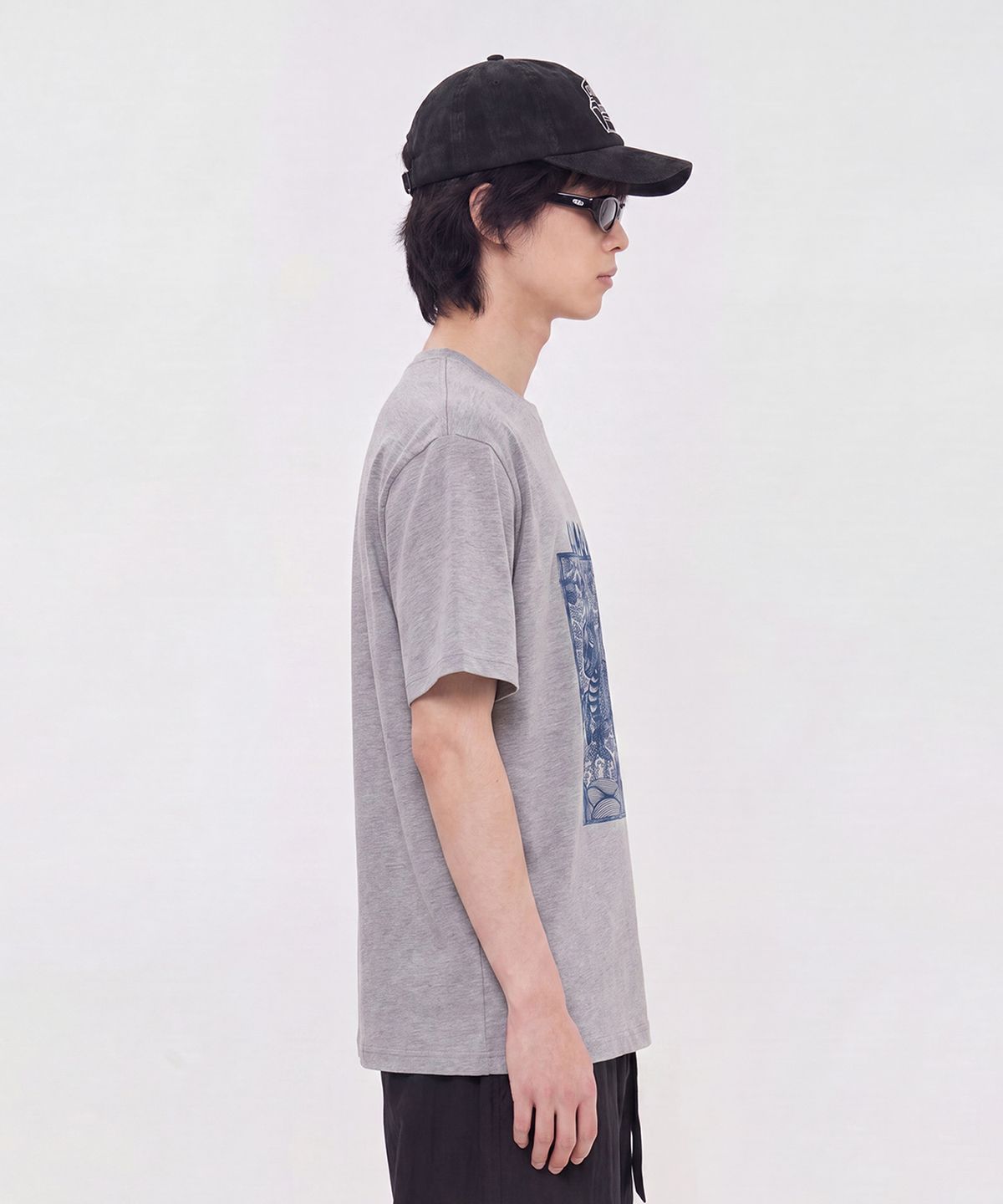 꼬마크(CCOMAQUE) 기린흉배 라운드 티셔츠 RQ23T553