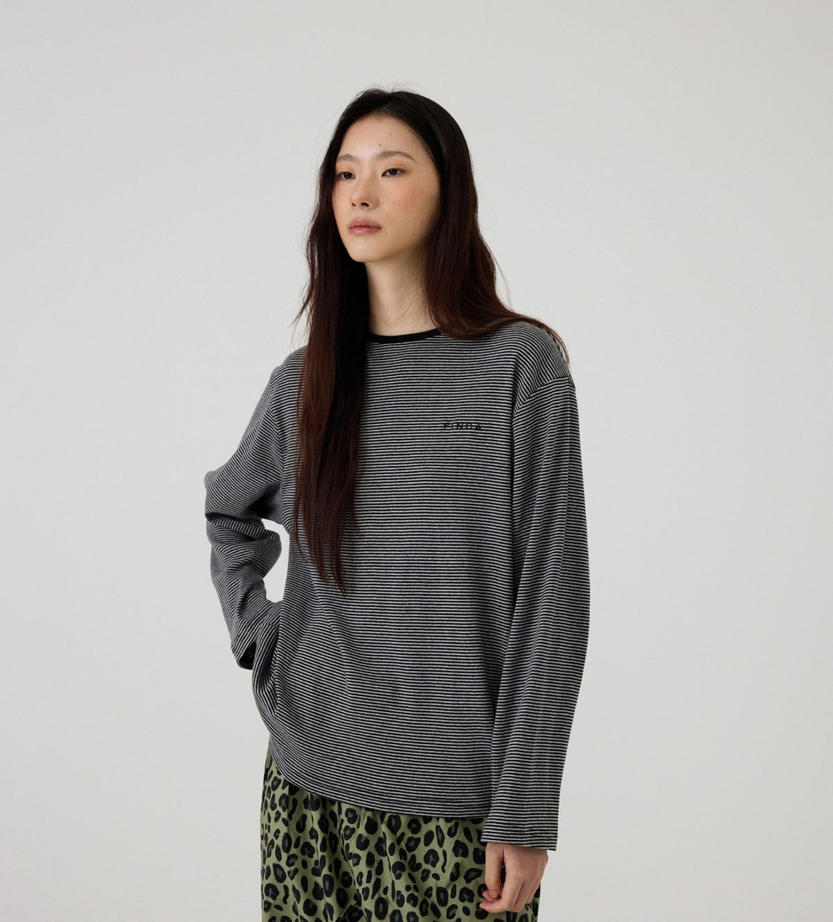 핀카(FINCA) BK&GR 트윈 홈웨어 파자마 셋업_블랙 그레이&그린 레오파드 2Sizes