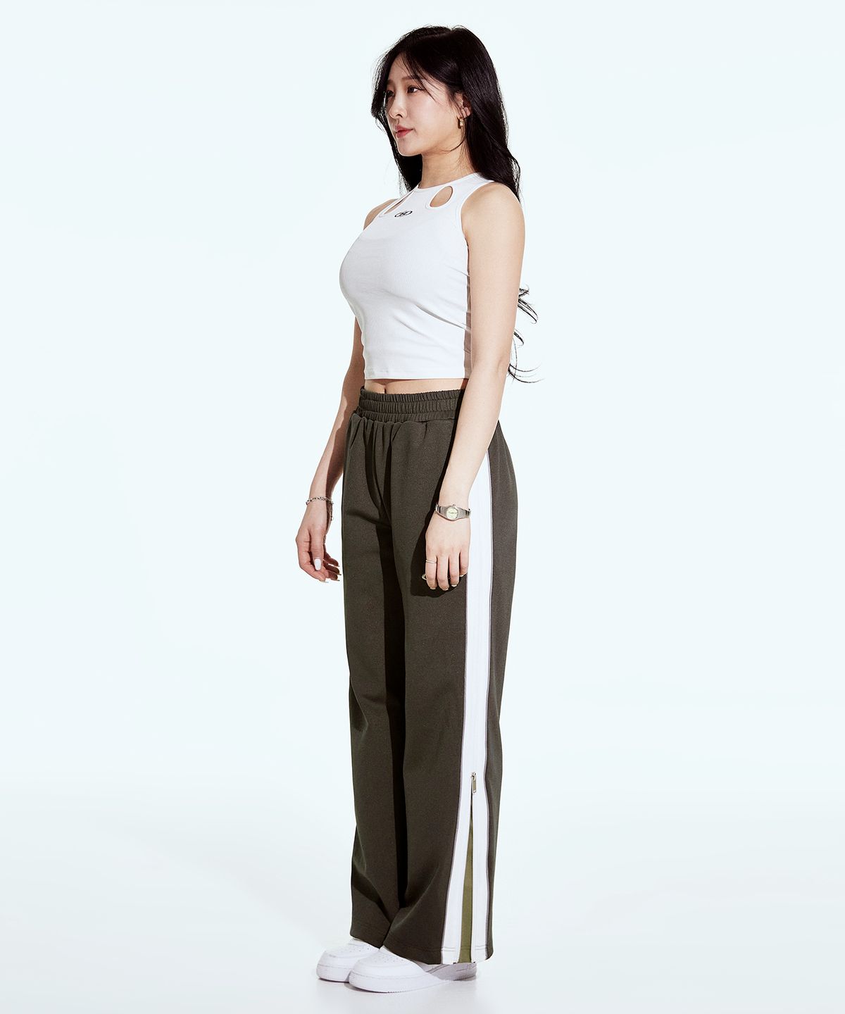 본투윈(BORN TO WIN) CUT-OUT TANK TOP [IVORY]