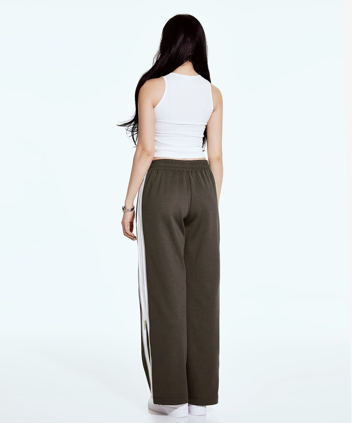 본투윈(BORN TO WIN) CUT-OUT TANK TOP [IVORY]