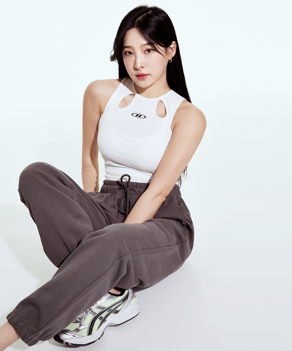 본투윈(BORN TO WIN) CUT-OUT TANK TOP [IVORY]