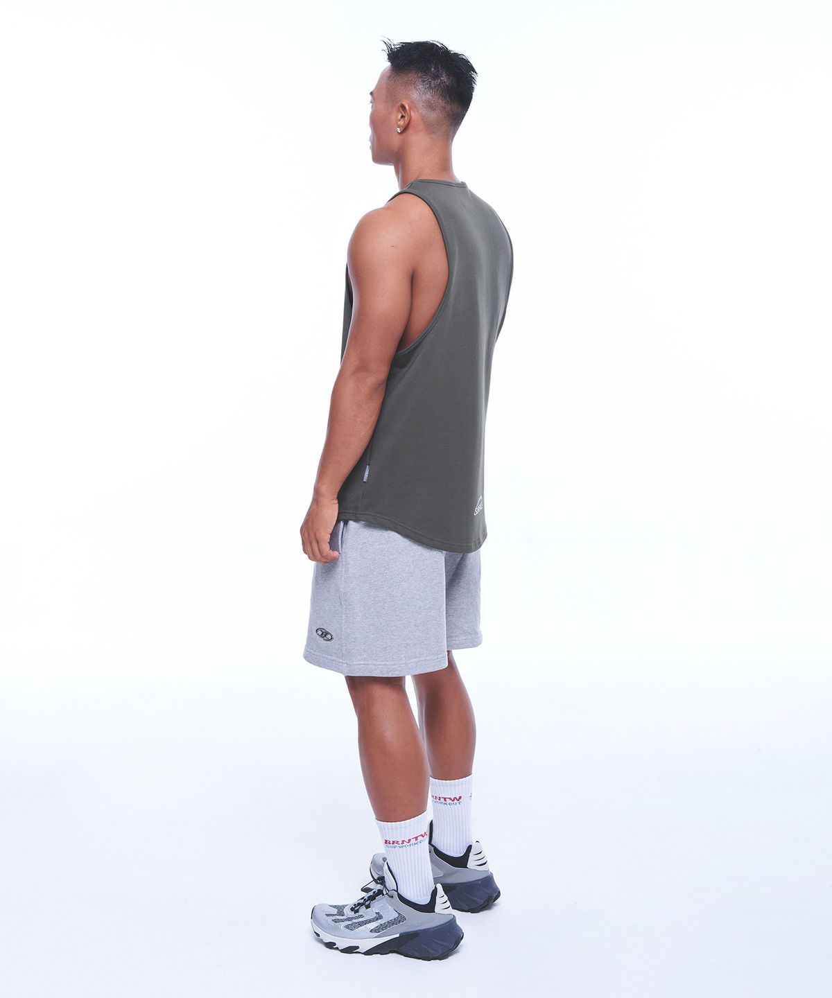 본투윈(BORN TO WIN) SILVER B LOGO NEW FIT SLEEVELESS [KHAKI]