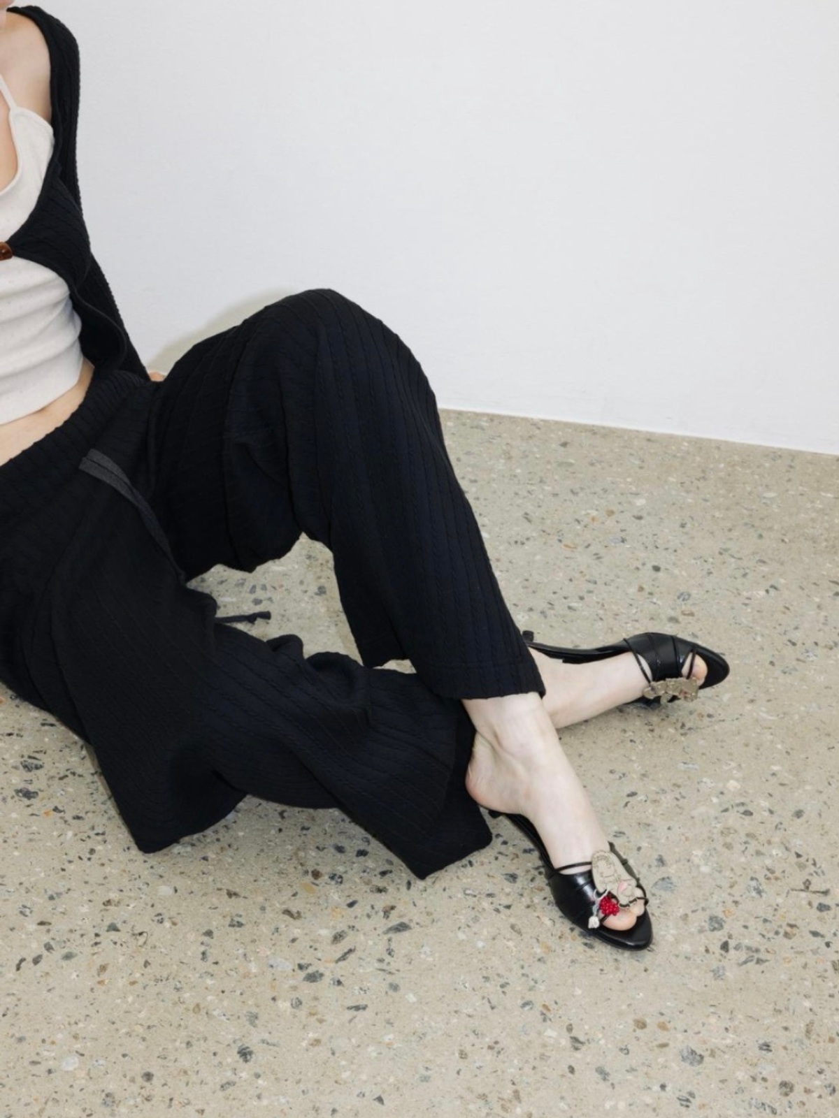 카이 샤오(KAIY XIAO) Bunny Cliped Signature Series Mules