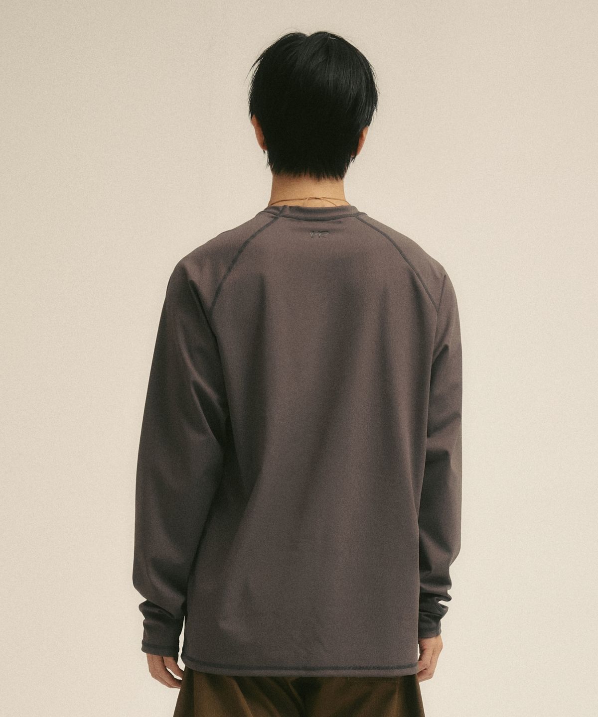 빌라레이(VILLA RAY) 에센셜 루즈핏 남성 래쉬가드 - 챠콜