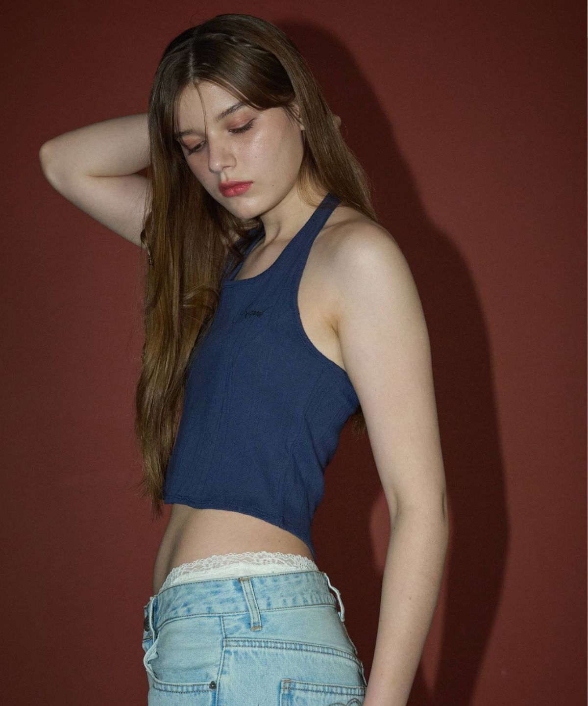 림닉(REEMNIK) NOISE EYELET PUNCHING CROPPED HALTERNECK TOP [NAVY]