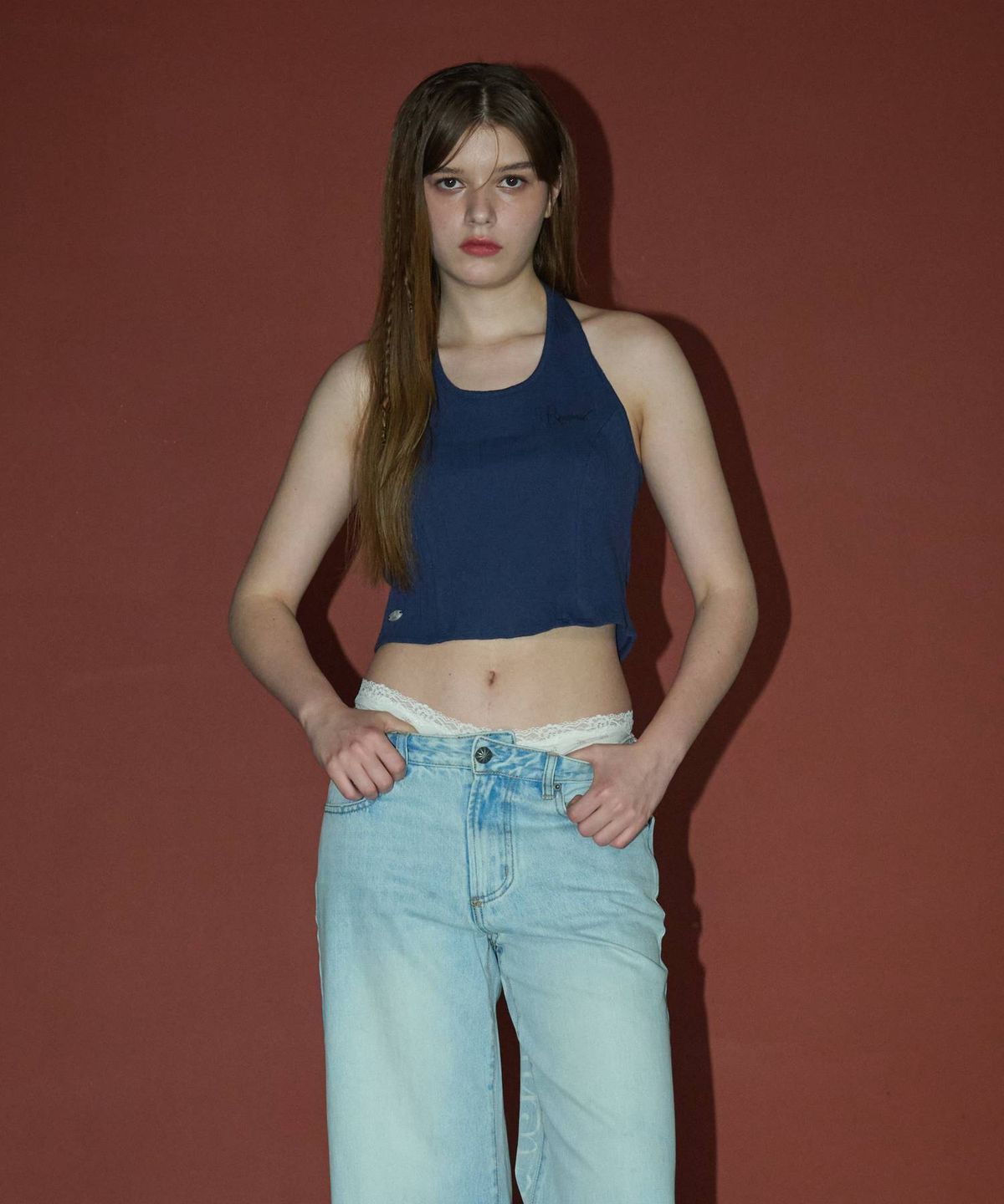 림닉(REEMNIK) NOISE EYELET PUNCHING CROPPED HALTERNECK TOP [NAVY]