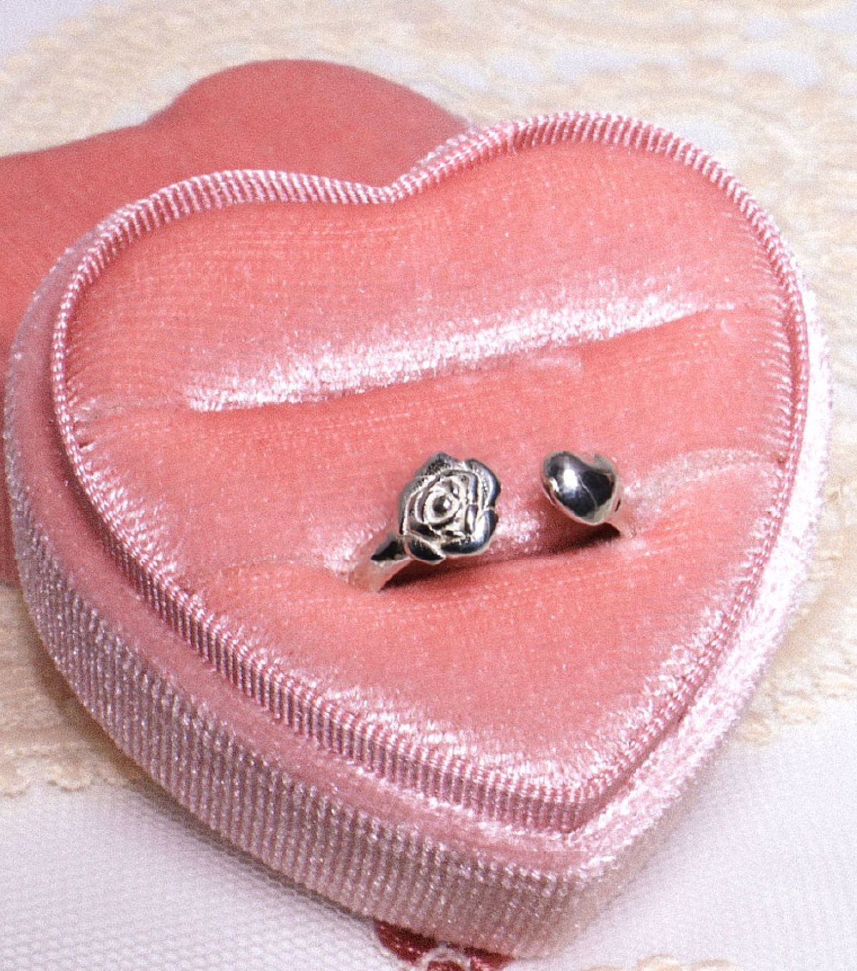 로아시(LOASI) lovely rose. rose heart open ring