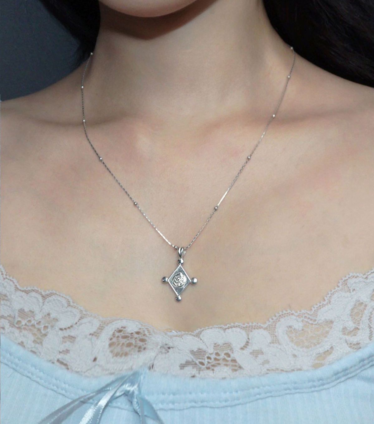 로아시(LOASI) lovely rose. rose frame necklace