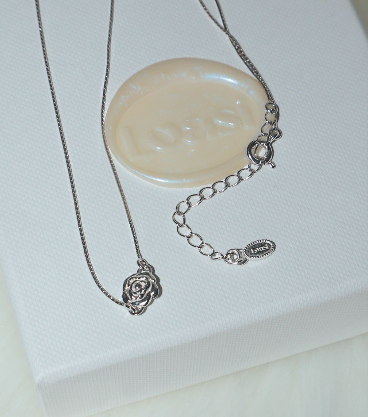 로아시(LOASI) lovely rose. rose chocker necklace