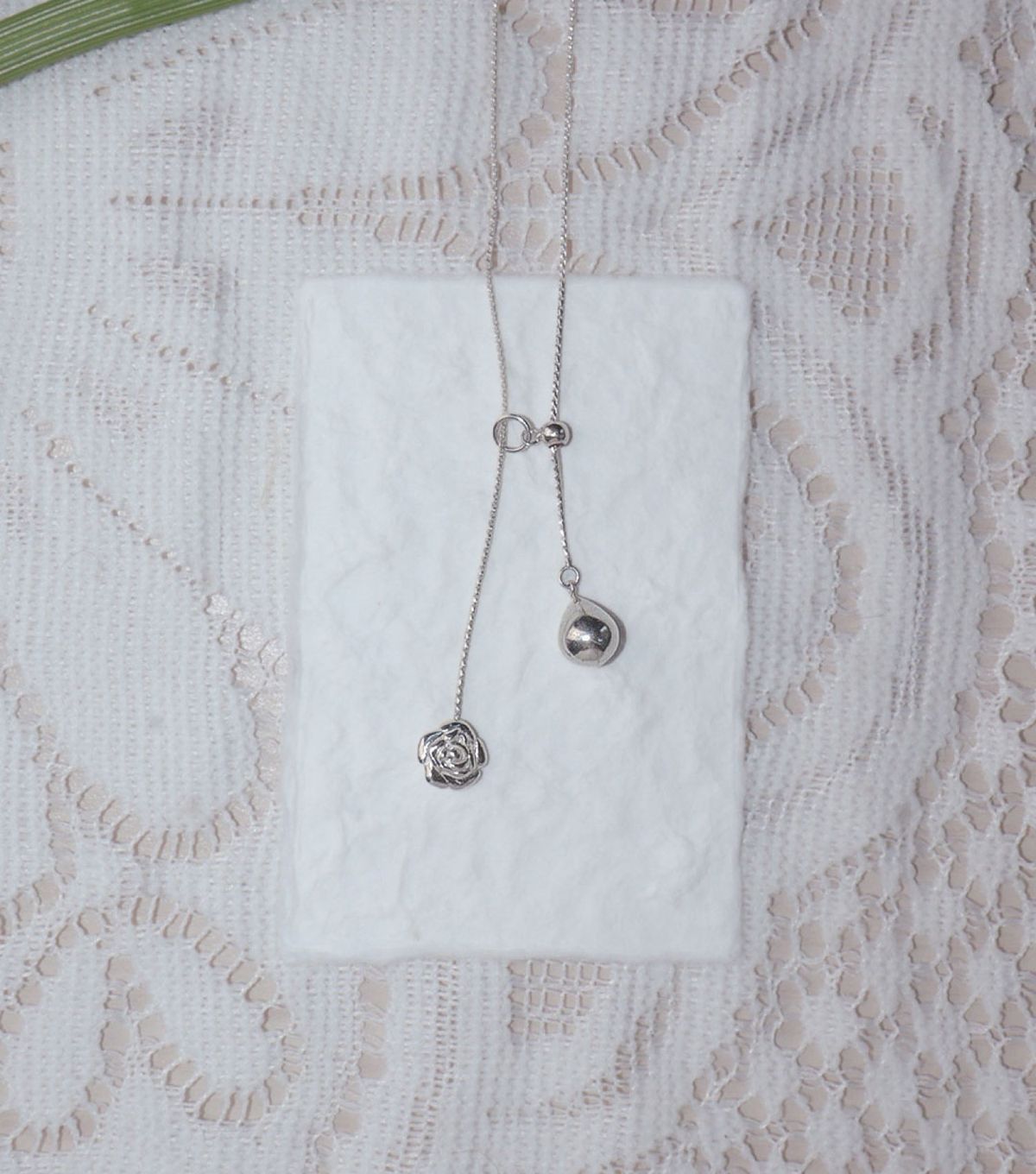 로아시(LOASI) lovely rose. rose long drop necklace