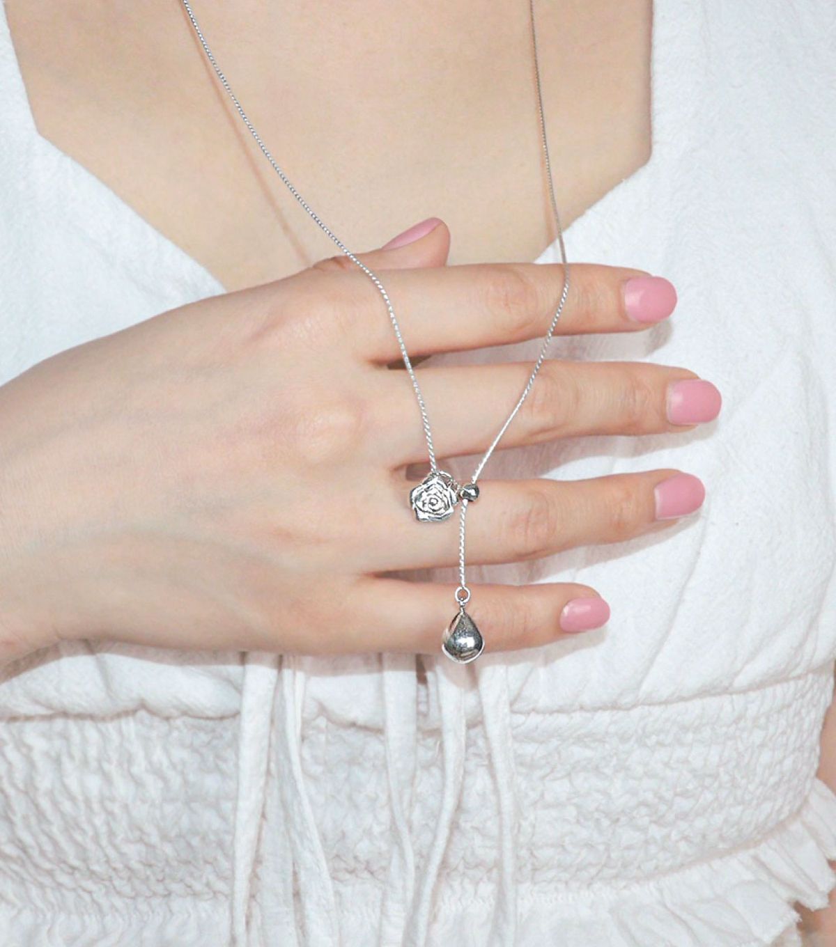 로아시(LOASI) lovely rose. rose long drop necklace