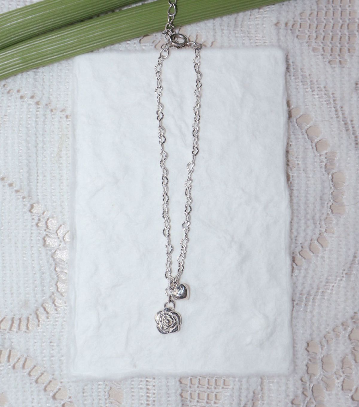 로아시(LOASI) lovely rose. rose heart chain bracelet