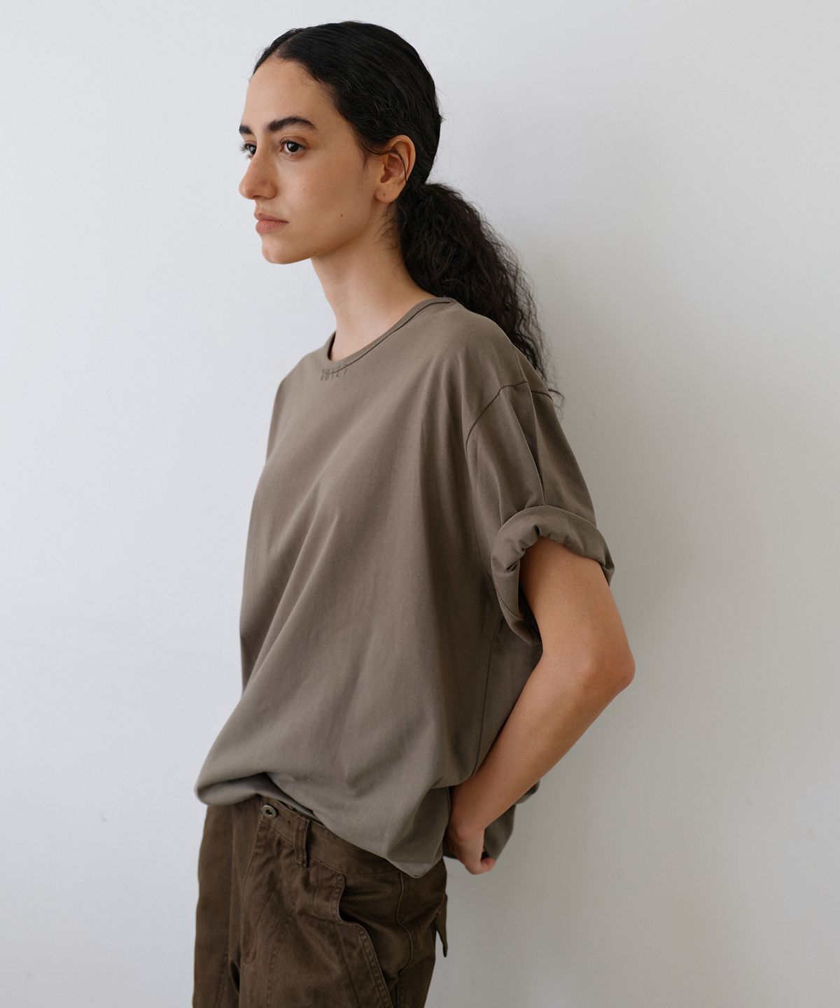 우네씬(UUNE SCENE) Unisex Record No.001 T-Shirt_Khaki