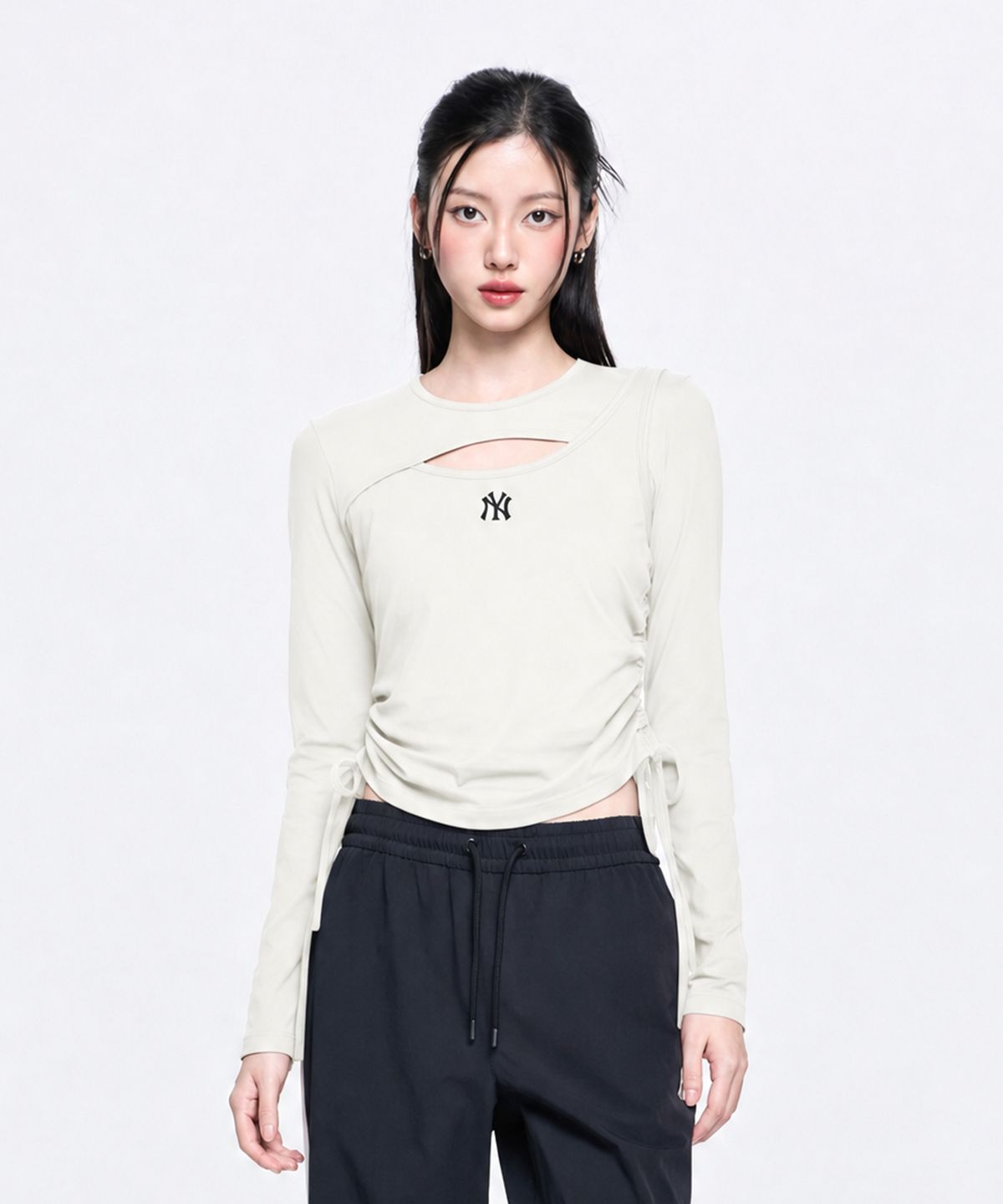 엠엘비(MLB) 여성 베이직 컷아웃 절개 슬림 세미크롭 긴팔 티셔츠 NY (Cream)
