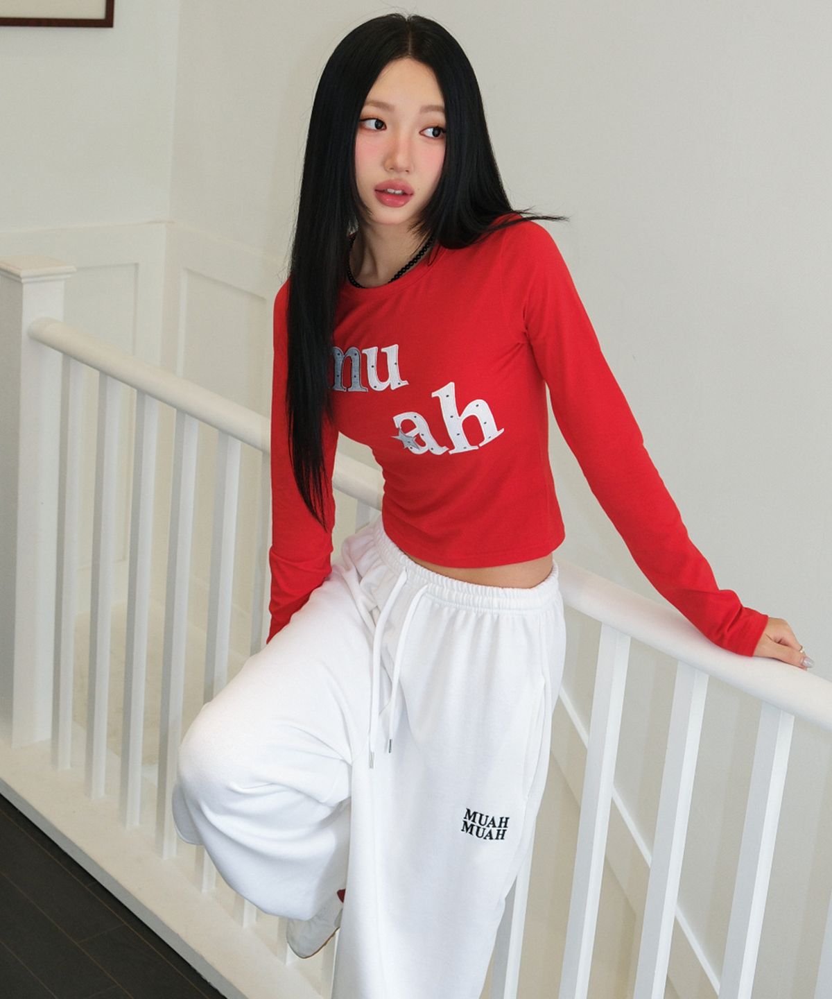 무아무아(MUAHMUAH) 도트 스타 패치 긴팔 티셔츠 [레드]