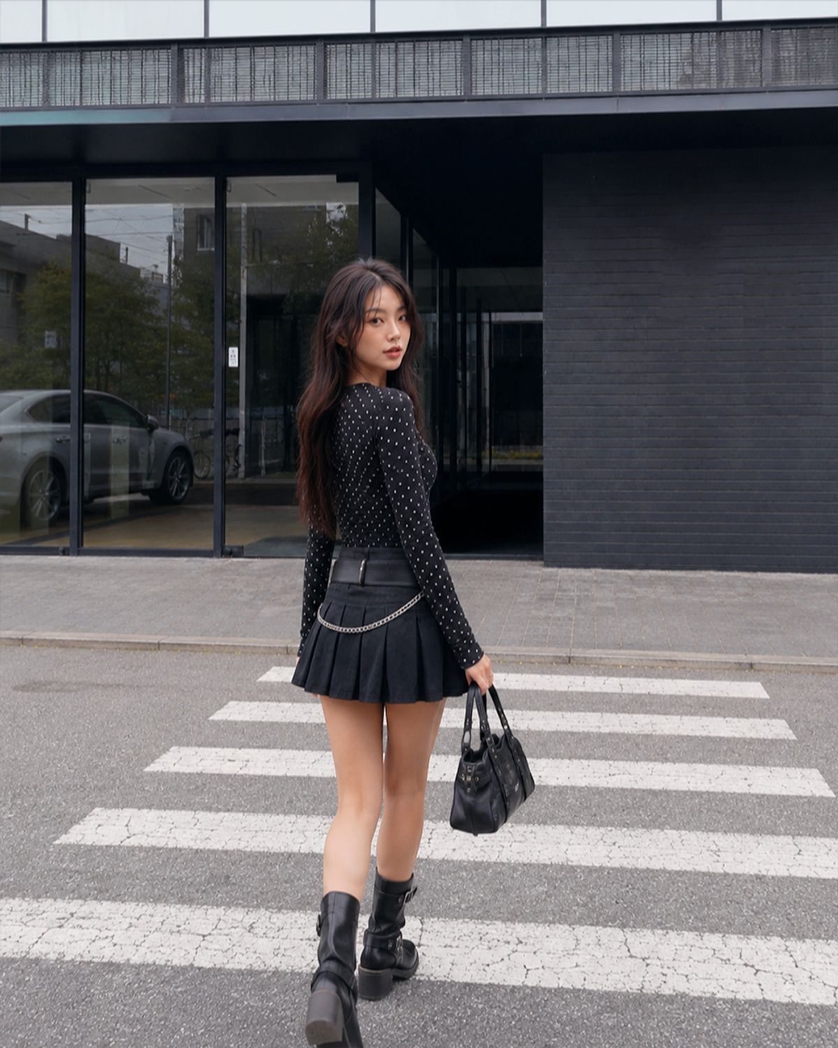 무아무아(MUAHMUAH) 도트 레터링 로고 긴팔 티셔츠 [블랙]