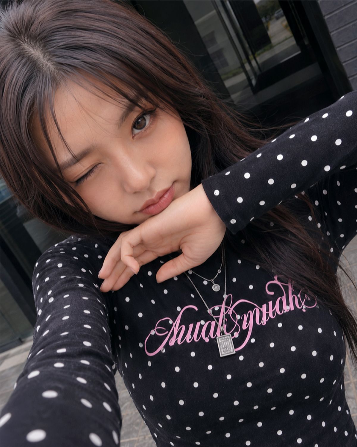 무아무아(MUAHMUAH) 도트 레터링 로고 긴팔 티셔츠 [블랙]