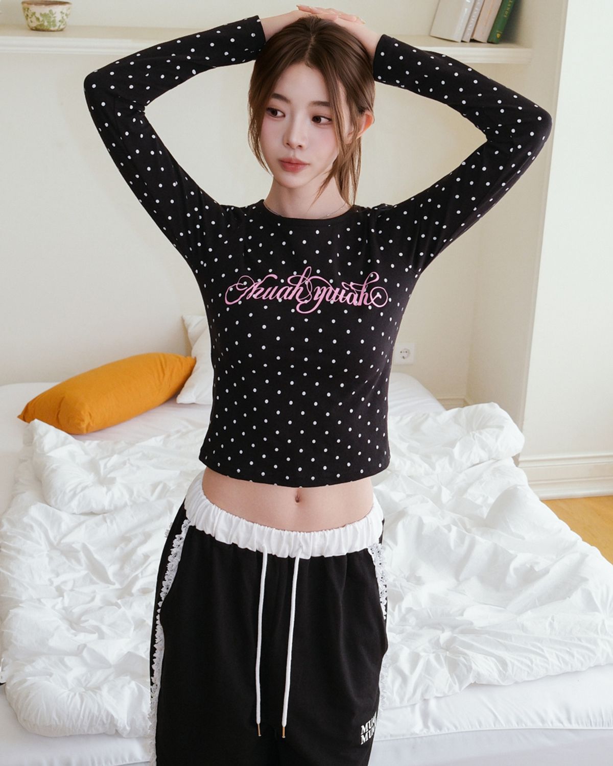 무아무아(MUAHMUAH) 도트 레터링 로고 긴팔 티셔츠 [블랙]