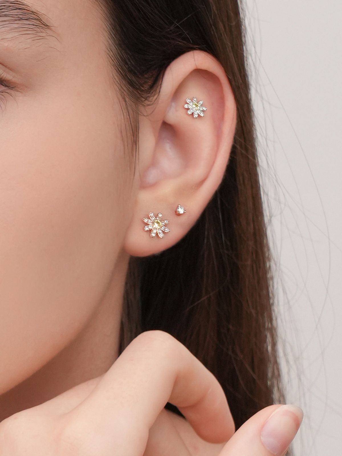 미니멀피어싱(MINIMALPIERCING) 샤인 데이지 플라워 써지컬 피어싱