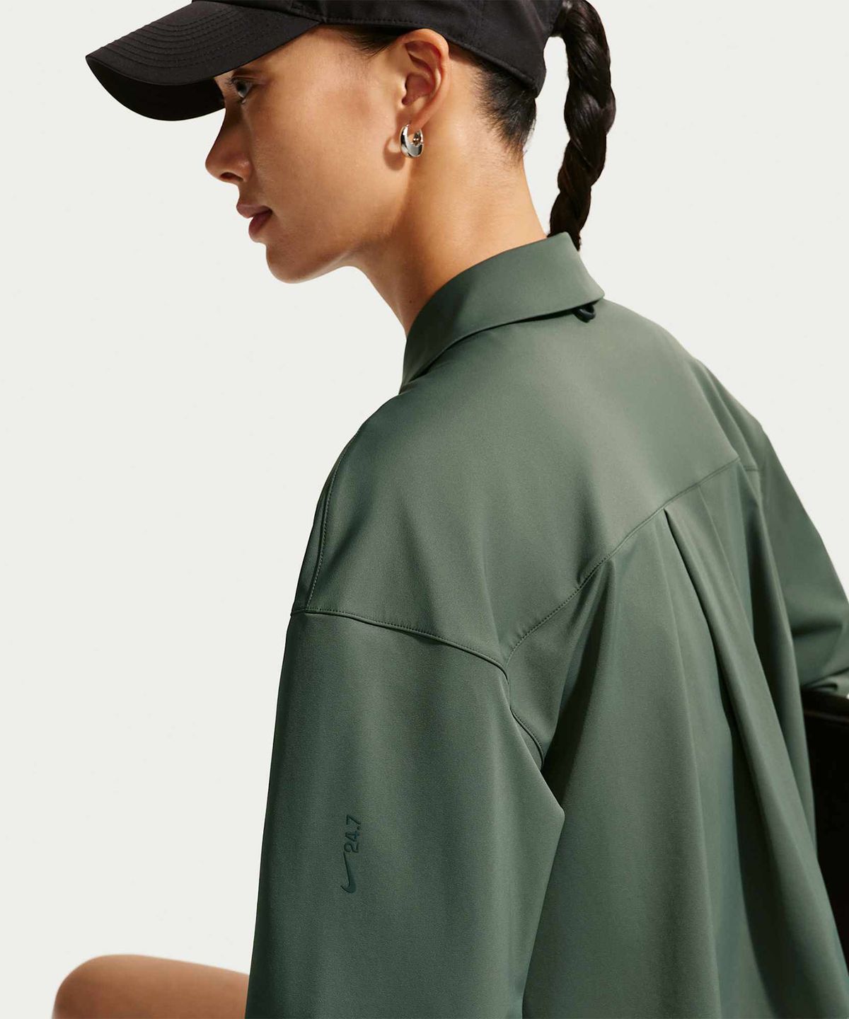 나이키(NIKE) 24.7 퍼펙트스트레치 드라이 핏 크롭 긴소매 탑 W - 카모 그린:아웃도어 그린 / IR8704-303