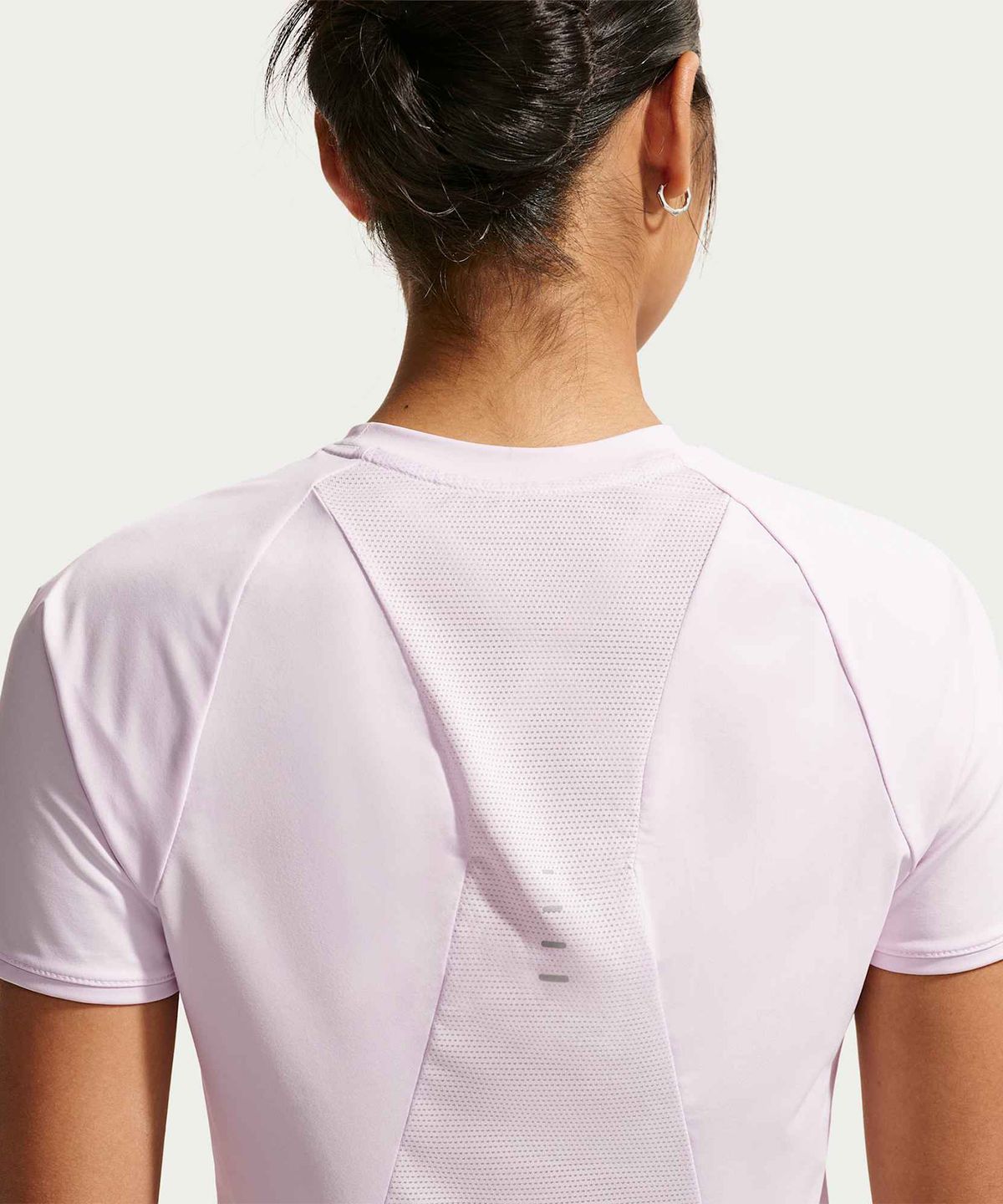 나이키(NIKE) 스위프트 드라이 핏 반소매 러닝 탑 W - 블리치트 라일락 / HM9699-583