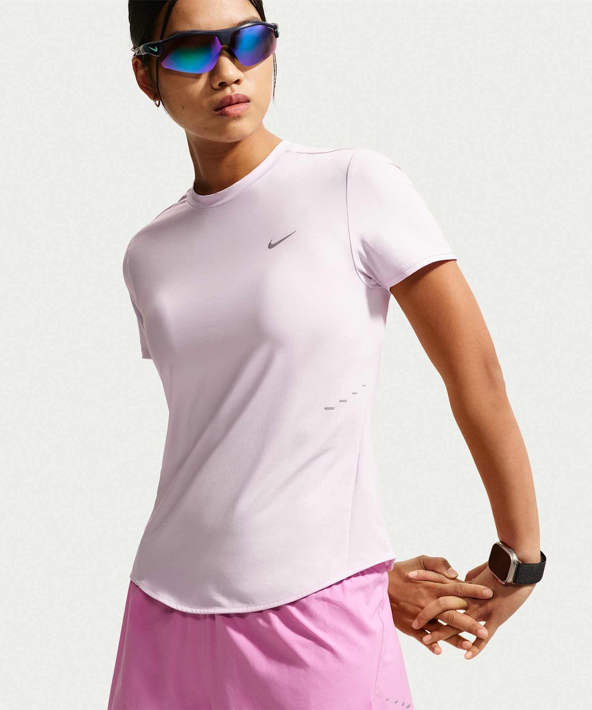 나이키(NIKE) 스위프트 드라이 핏 반소매 러닝 탑 W - 블리치트 라일락 / HM9699-583